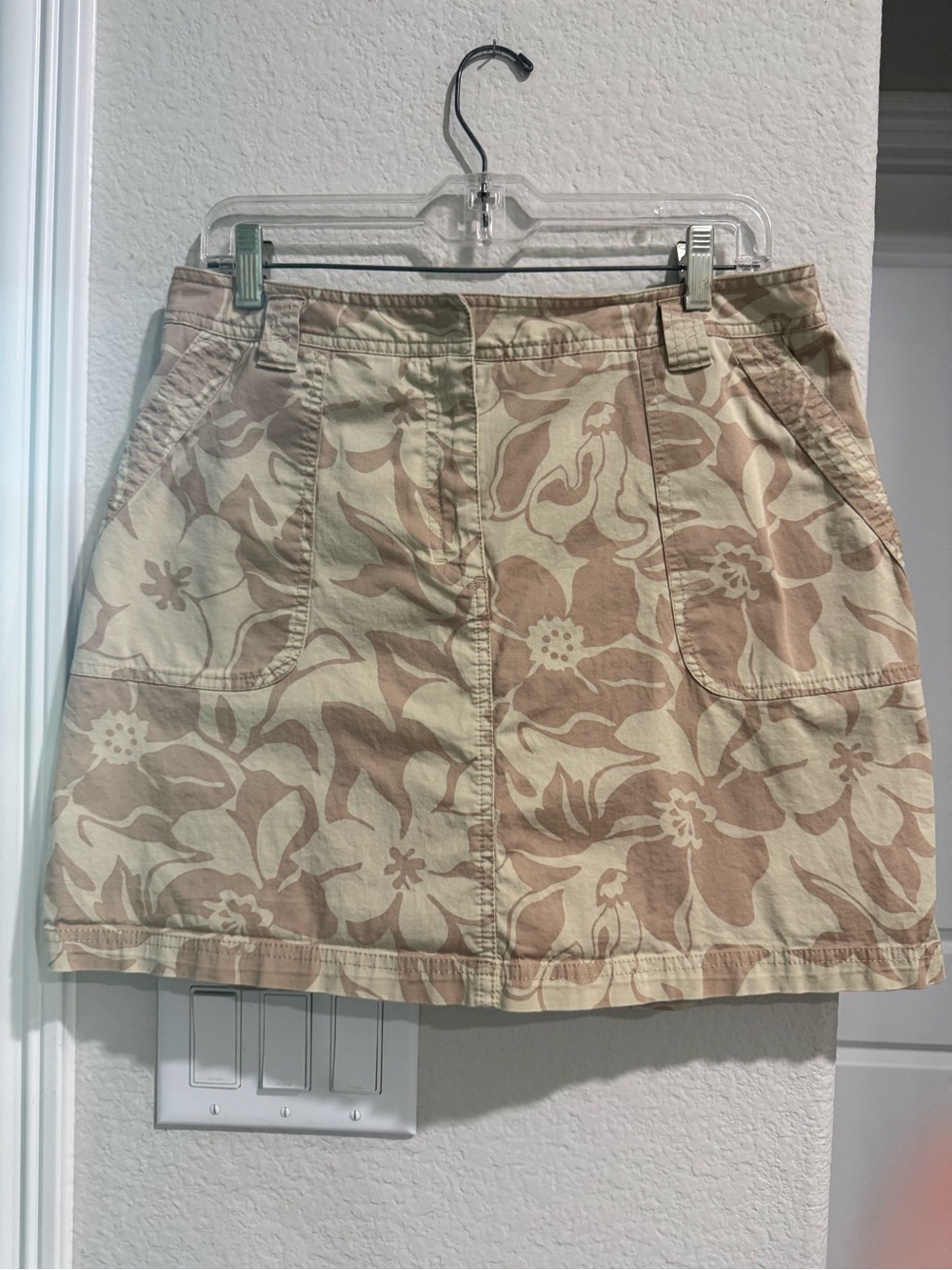 Josephine Chaus Beige and Tan Floral Mini Skort size 12